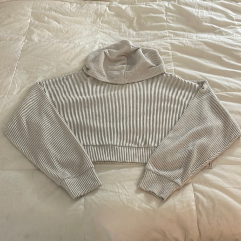Alo Yoga Muse Cropped Hoodie Size Medium in Bone Heather